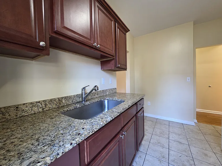 310 Edgewood Ave #D — Photo 4