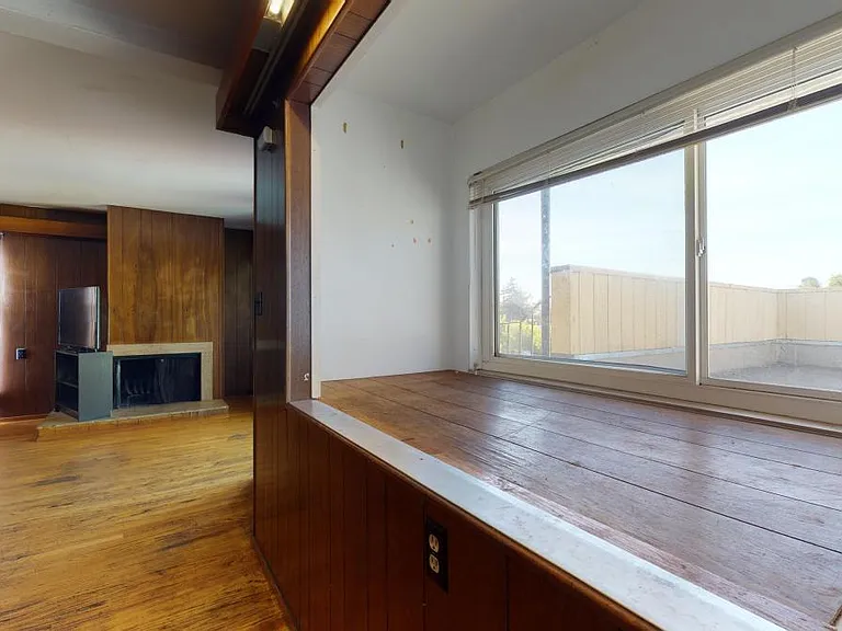 2340 Hilgard Ave #G — Photo 8