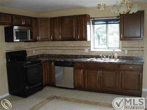 12868 Lutz Ave. 007 (Small).jpg