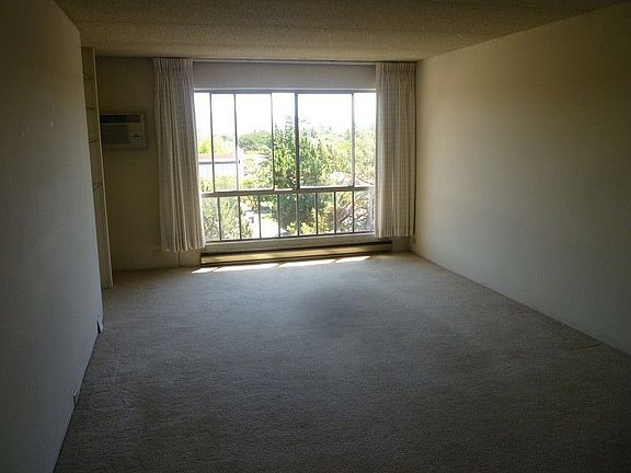 4th image of 1700 Civic Center Dr APT 609