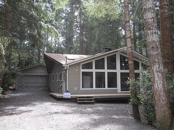 4th image of 360 E Ballantrae Dr