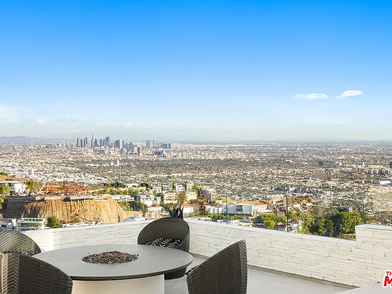 2231 Sunset Plaza Dr — Photo 14