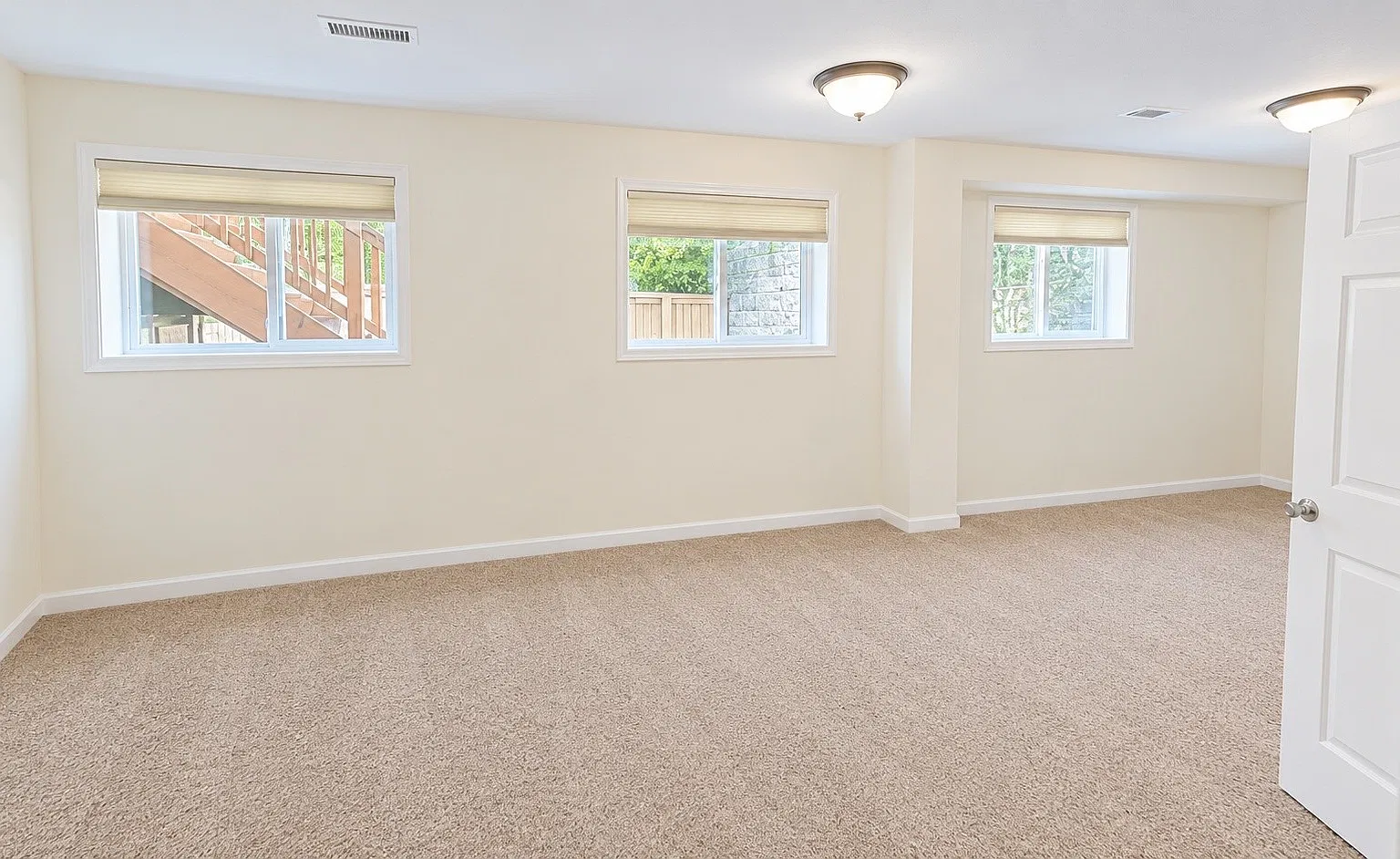 10 bed, 6.0 bath, 4632 sqft, $875 — Photo 2