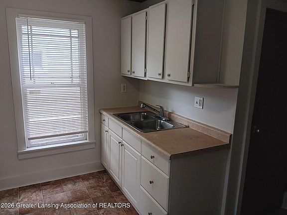 2nd image of 908 N Pine St