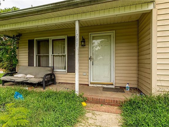 3rd image of 1701 Water St