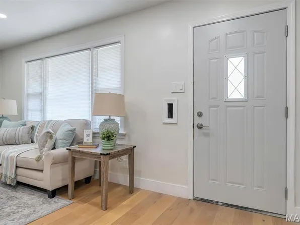 9258 Waldorf Dr, Saint Louis, MO 63137