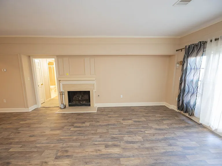 2043 Hazel Hedge Ln — Photo 12