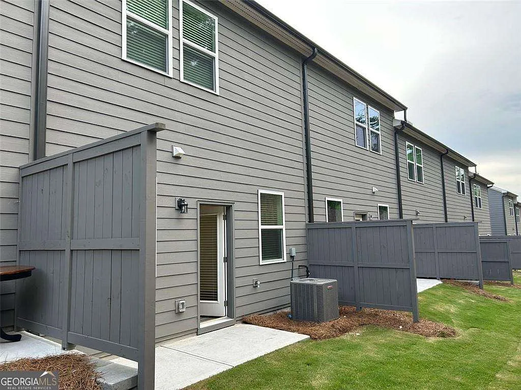 3 bed, 2.5 bath, 1362 sqft, $2,750 — Photo 3