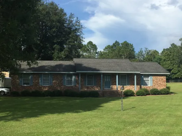 228 Lakeshore Dr N, Moultrie, GA 31768