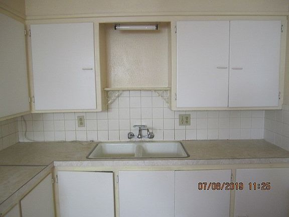 4th image of 110 E Wharton Ave