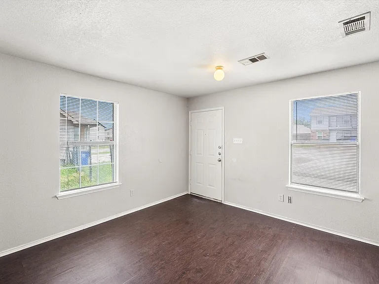 404 Kings Way Dr #A — Photo 3