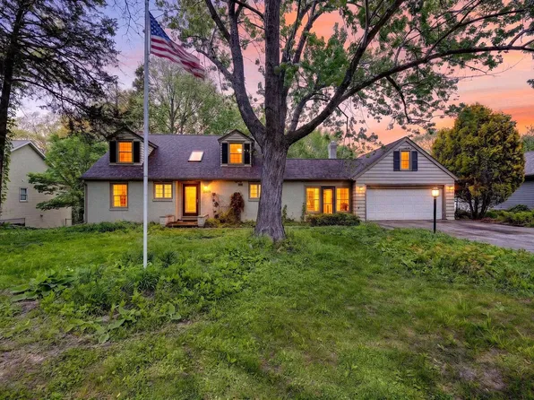 2410 River View Dr, Janesville, WI 53546