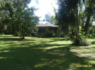 495 1st St, Geneva, FL 32732