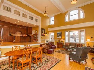 41 N Augusta St APT 200, Staunton, VA 24401