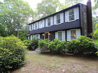 9 Oak Cir, Dover, MA 02030