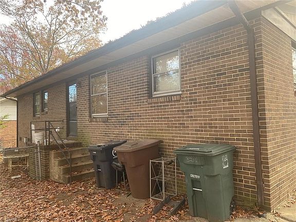 4th image of 3216 Delmonte Dr