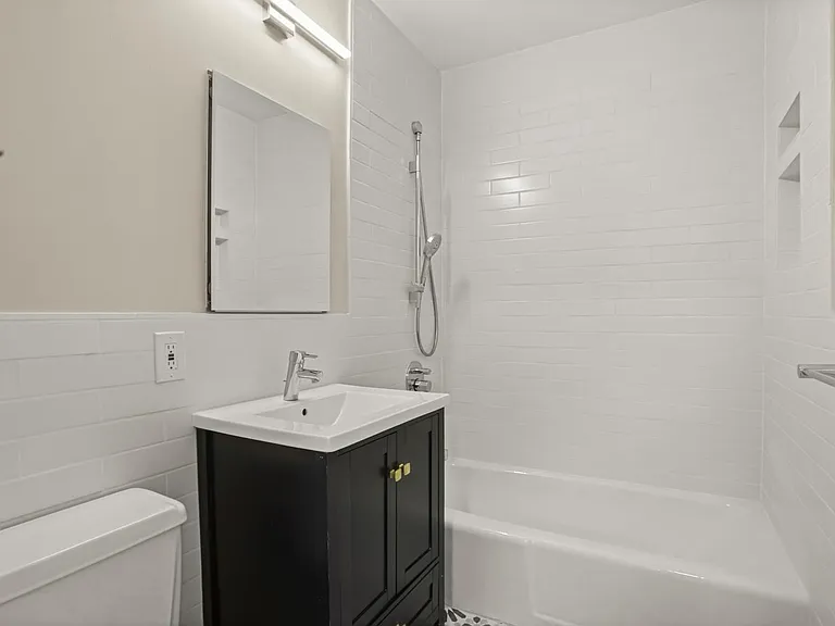 3 Consulate Dr #4F — Photo 23
