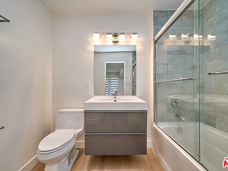 347 S Highland Ave — Photo 25