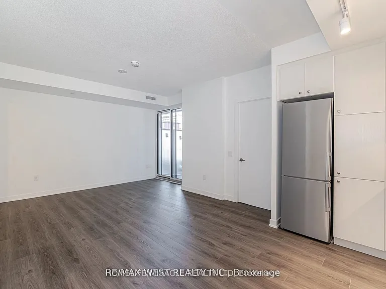 9 Tecumseth St #401 — Photo 6