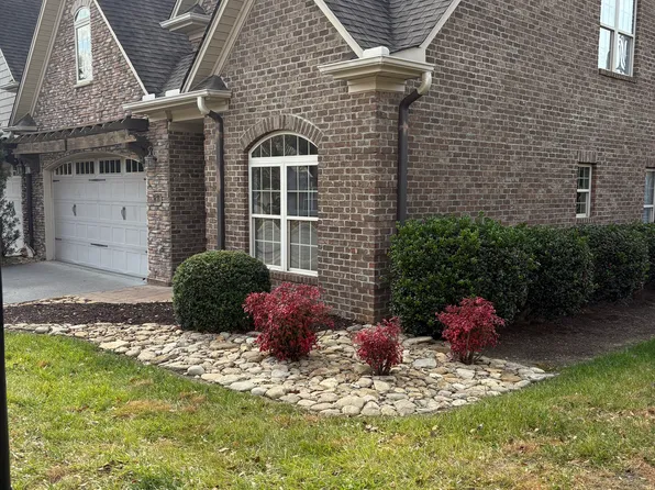 1476 Neville Gardens Ln, Winston Salem, NC 27103