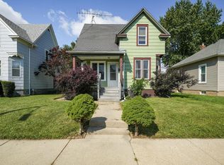 916 Grove Ave, Racine, WI 53405