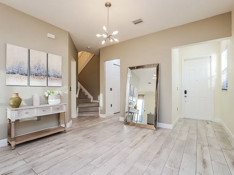 8916 Madrid Cir — Photo 8