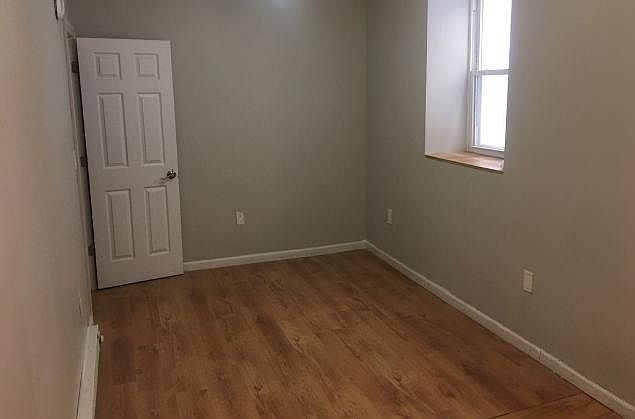 2nd image of 2348 University Ave #Basement