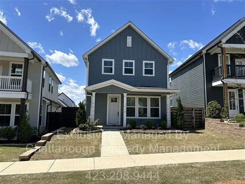 4 bed, 2.5 bath, 2050 sqft, $2,995 — Photo 2