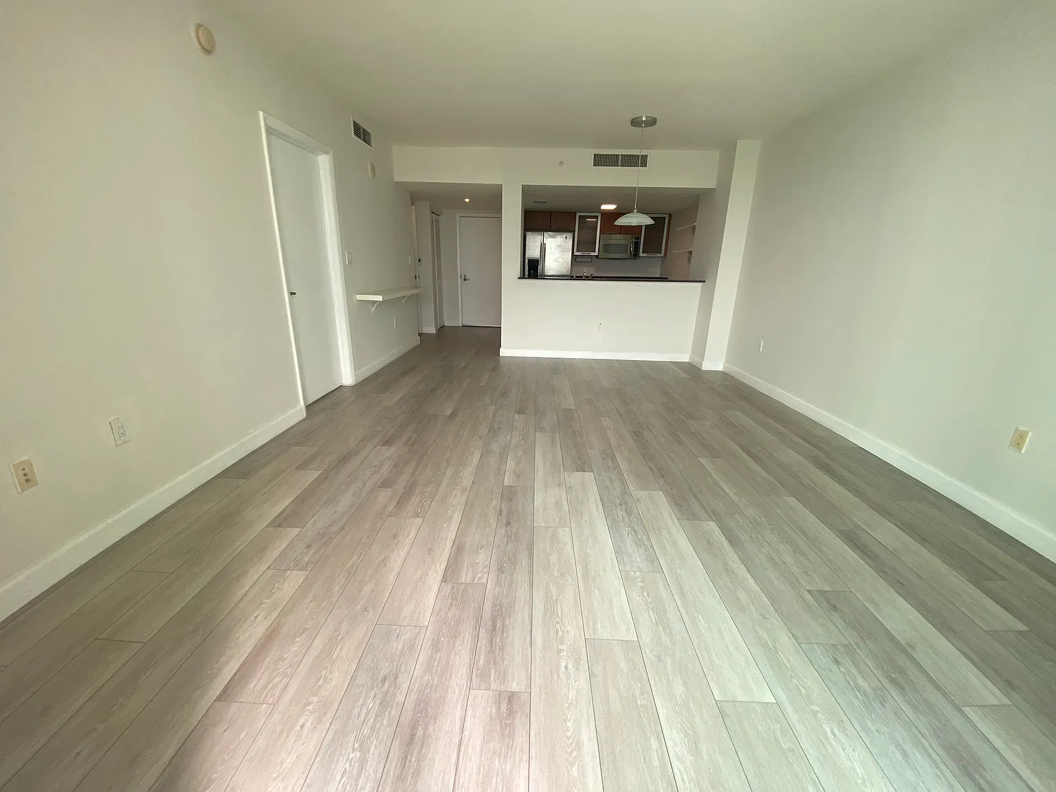 1 bed, 839 sqft, $2,800 — Photo 2