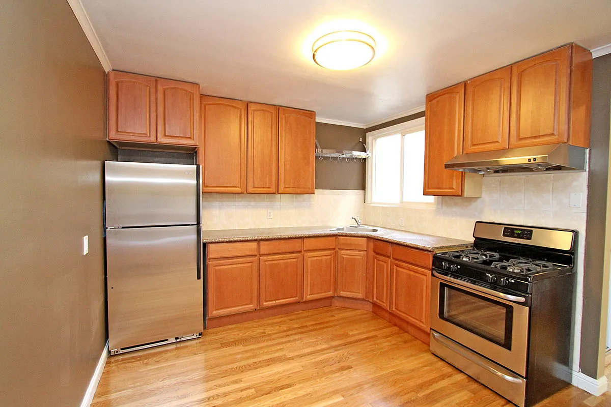 3 bed, 1300 sqft, $5,500 — Photo 1