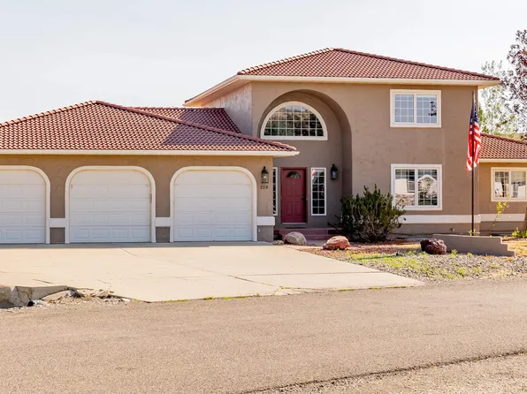 220 S Chugwater Dr, Cody, WY 82414