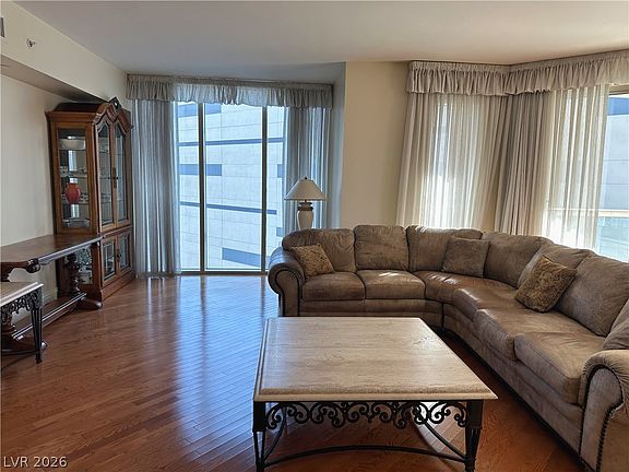 5th image of 2747 Paradise Rd Unit 1706