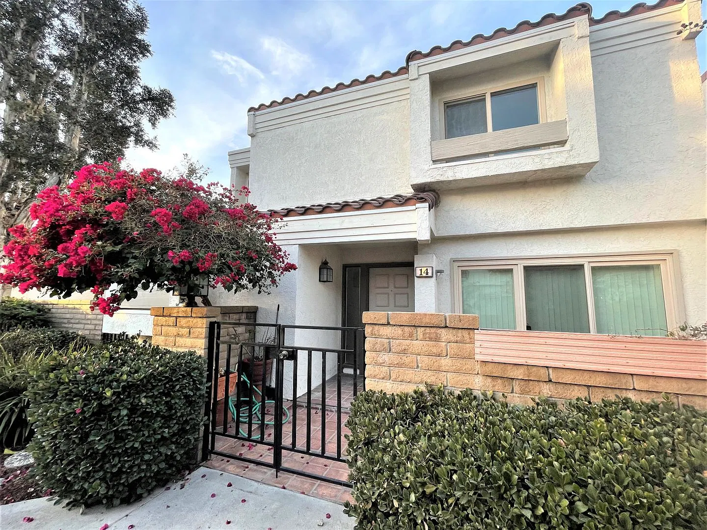Gorgeous townhome located in a desirable Irvine community! — Photo 1