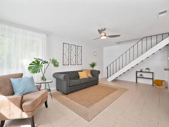 1833 Fremont Ct APT 2, Davis, CA 95618