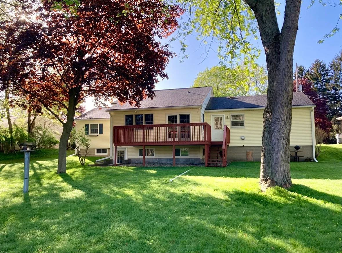 331 Gingham Ave — Photo 2