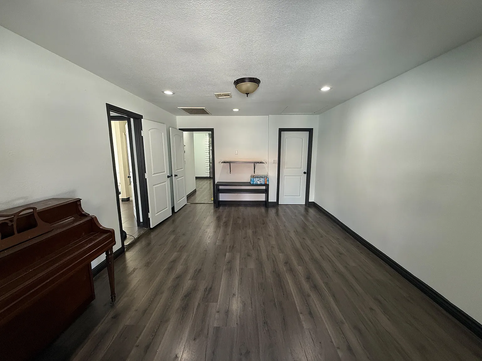 3 bed, 2.5 bath, 975 sqft, $3,800 — Photo 4