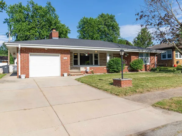 1106 Howard Ct, Pekin, IL 61554