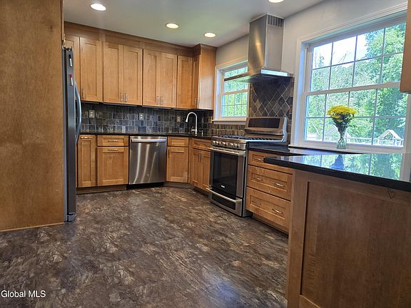4th image of 1016 Gates Drive