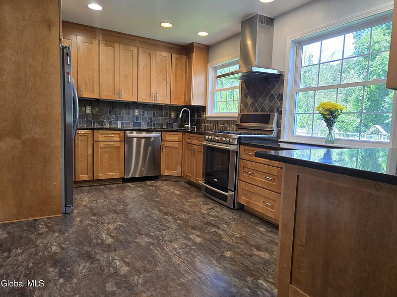 4th image of 1016 Gates Drive