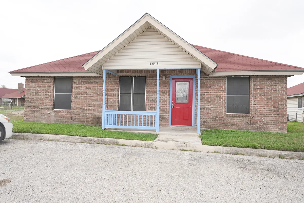 Building Photo - 6354 Queens Castle #2