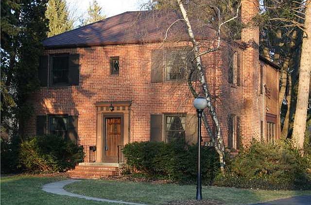 1st image of 228 E Maplewood Dr