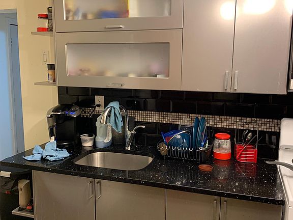 5th image of 2851 W 37th St #1A