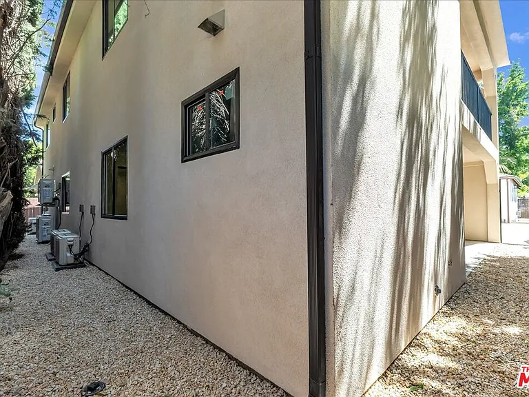 6913 Encino Ave #LOWER — Photo 36