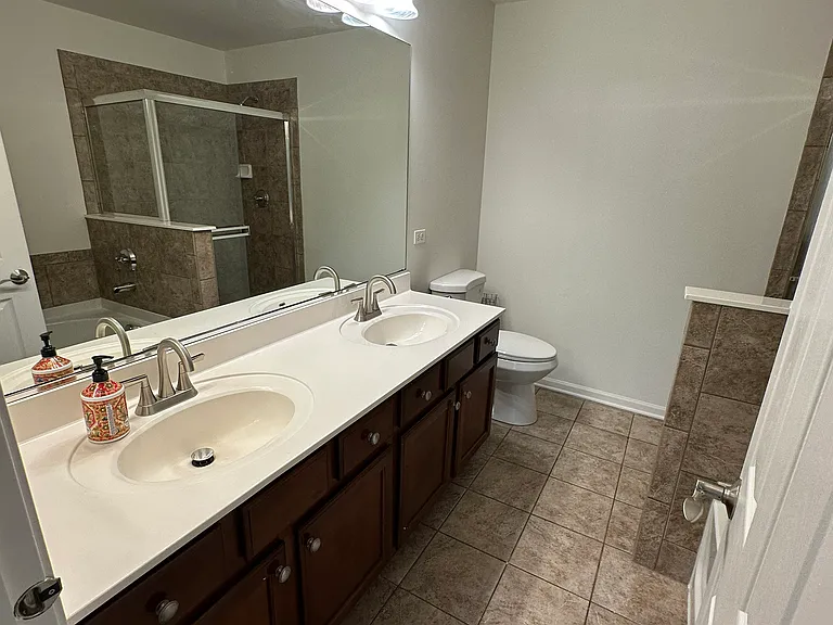 560 Lancaster Dr #560 — Photo 16
