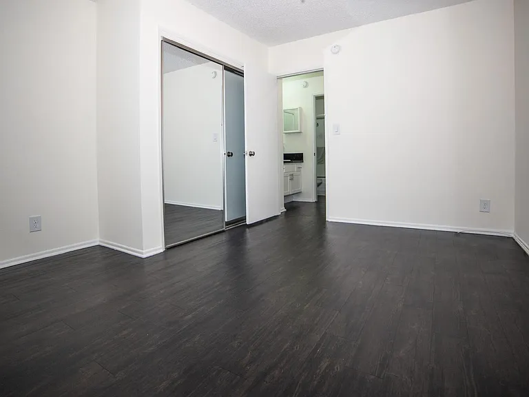 Parkview Apartments — Photo 15