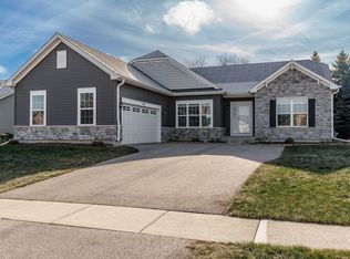 104 Reston Ct, Sycamore, IL 60178