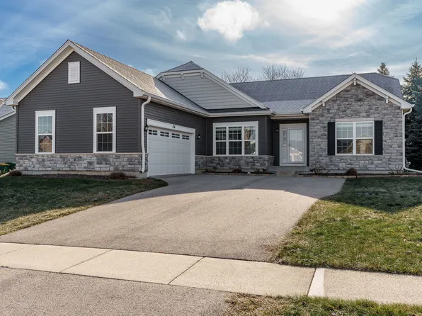 104 Reston Ct, Sycamore, IL 60178