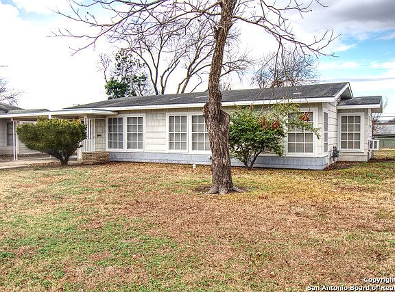 3rd image of 131 Pickwell Dr