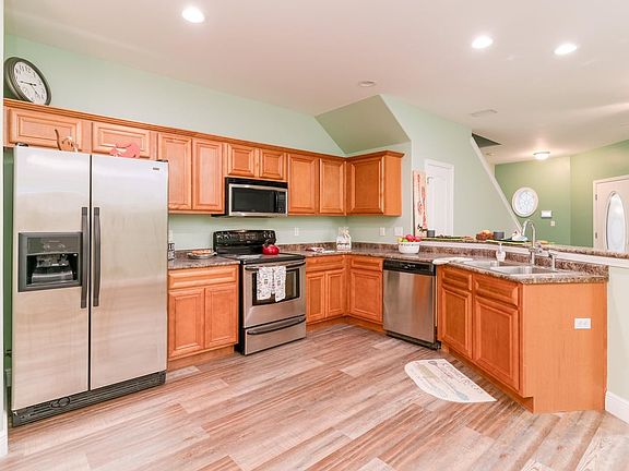 4th image of 827 Fairview Dr Unit 3