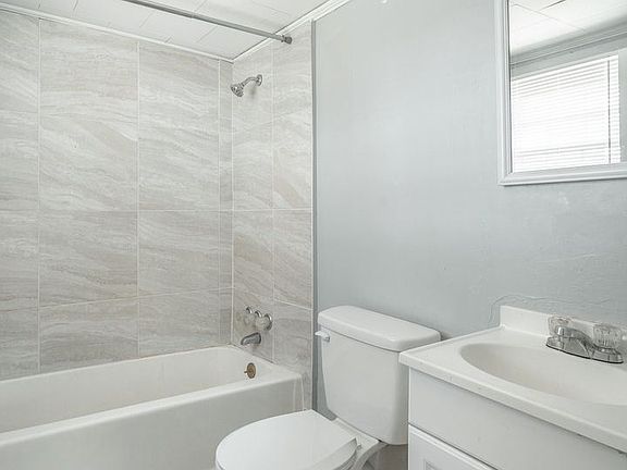 3rd image of 311 Hedgewood Dr APT 4